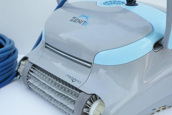 Dolphin Maytronics Zenit 15 Pool Robot