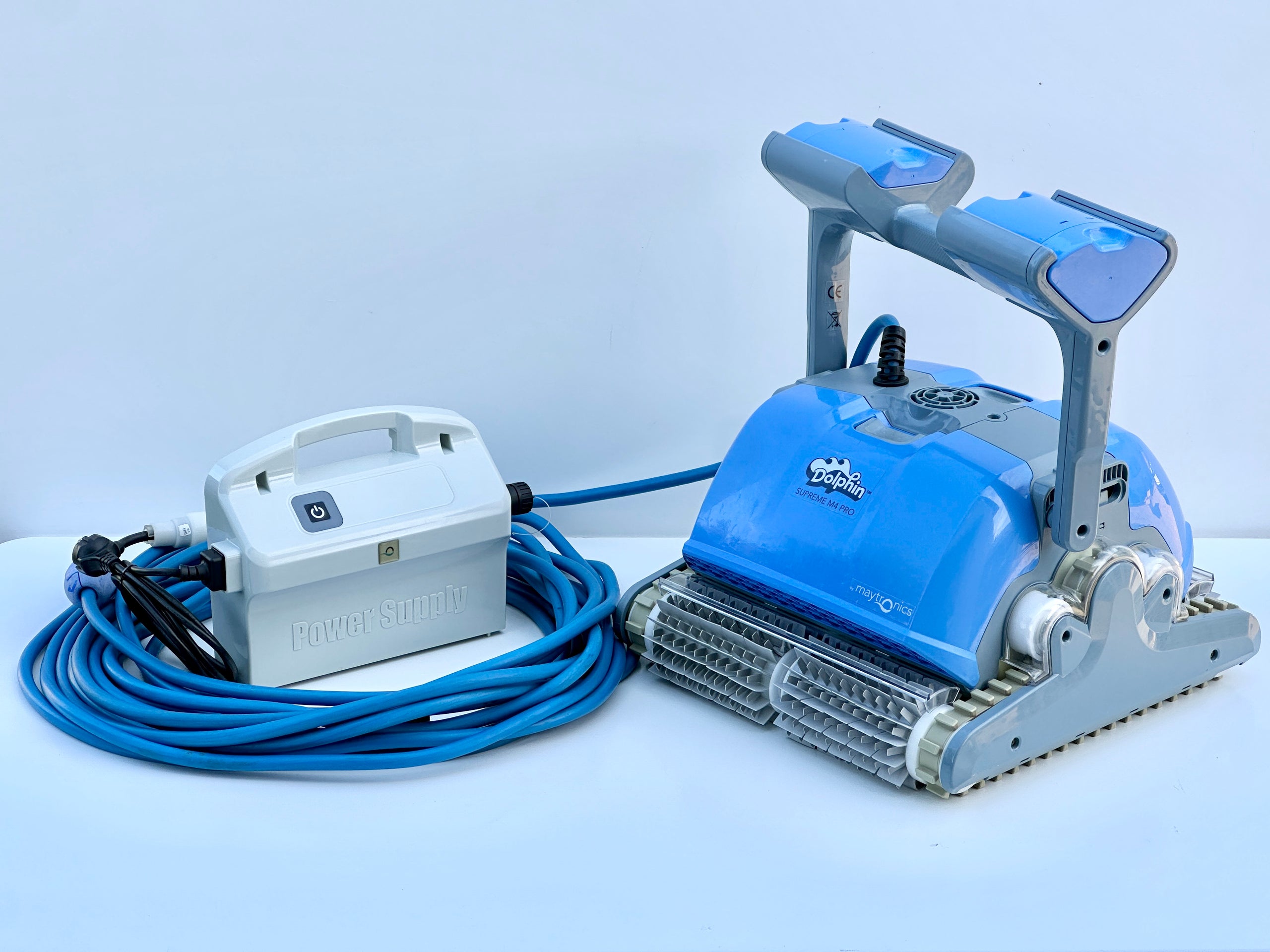 Dolphin Supreme M4 PRO Pool Robot