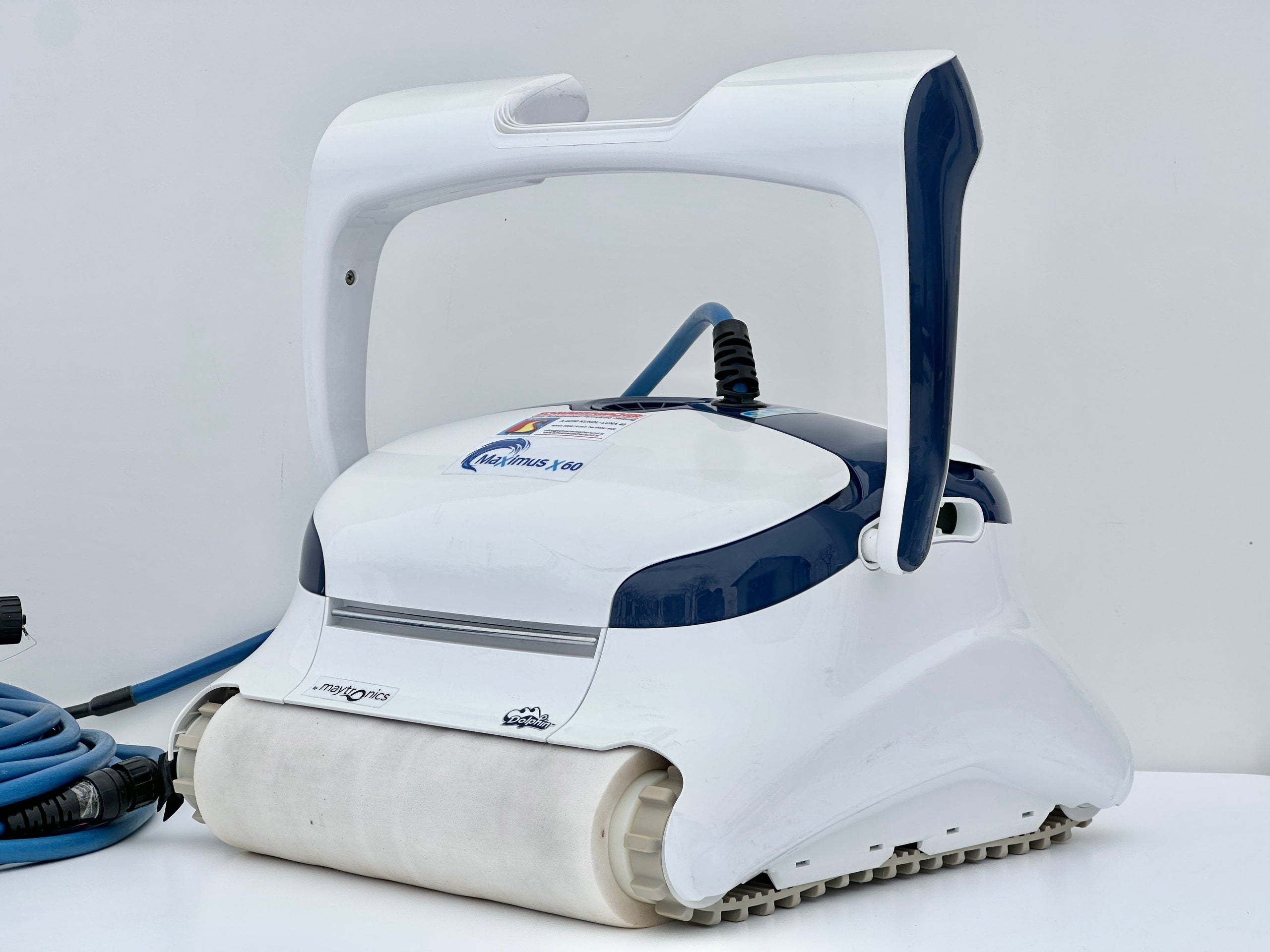 Dolphin Maytronics Maximus X60 Pool Robot