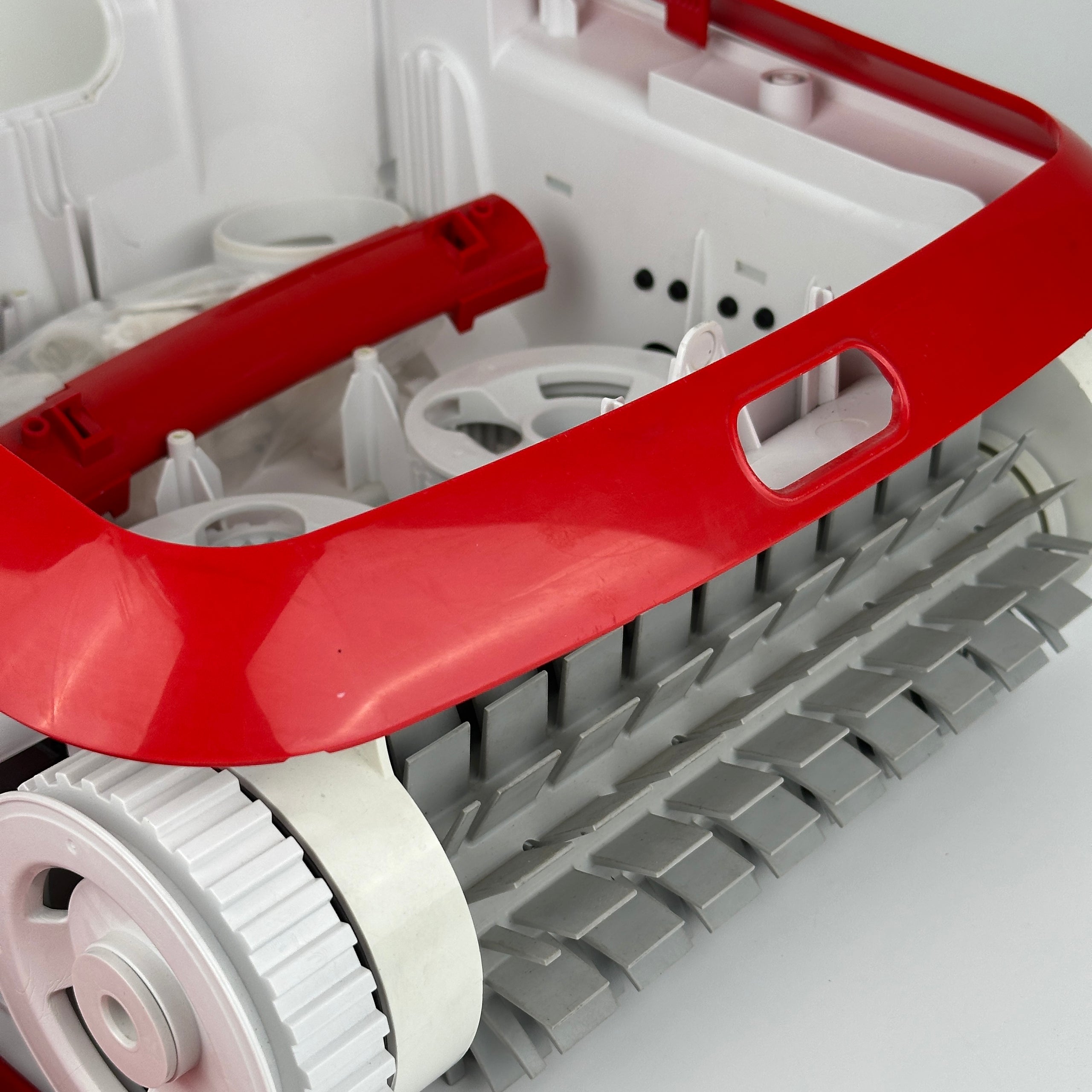 Carcasa + Ruedas USADAS Robot Piscina Cosmy - Usado