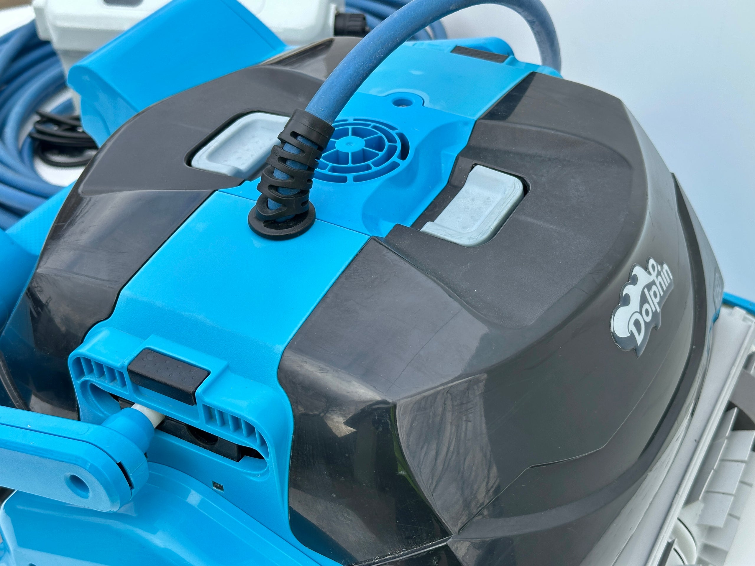 Robot para piscina Dolphin Maytronics F60
