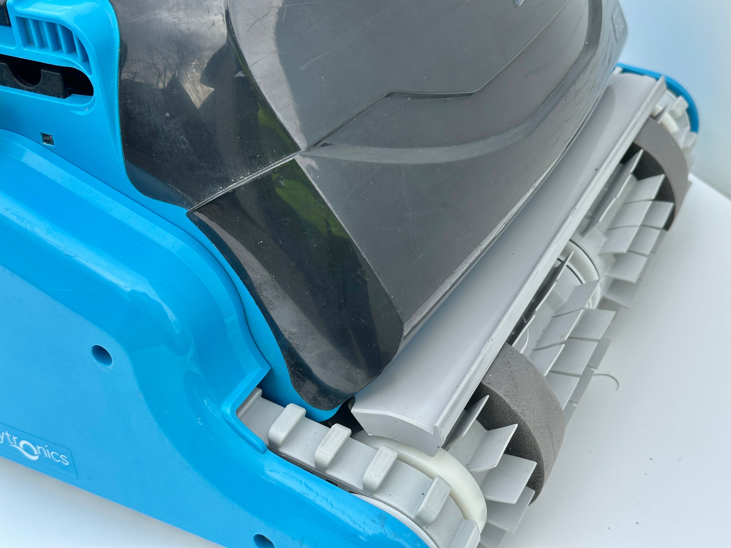 Robot para piscina Dolphin Maytronics F60