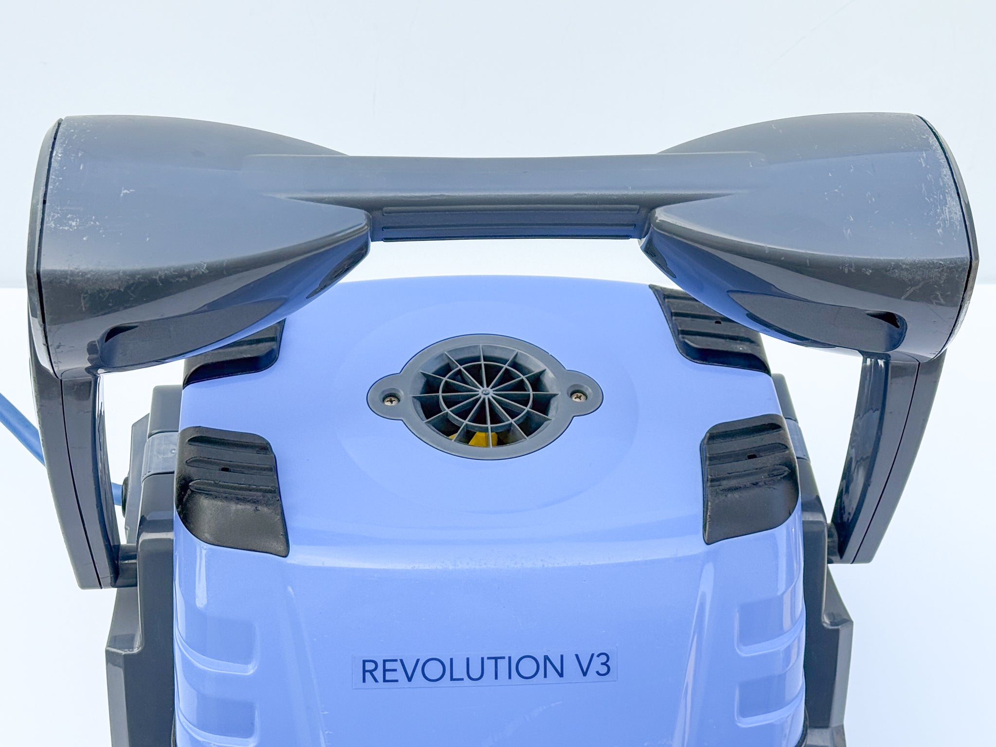 Robot de piscina Dolphin Revolution V3