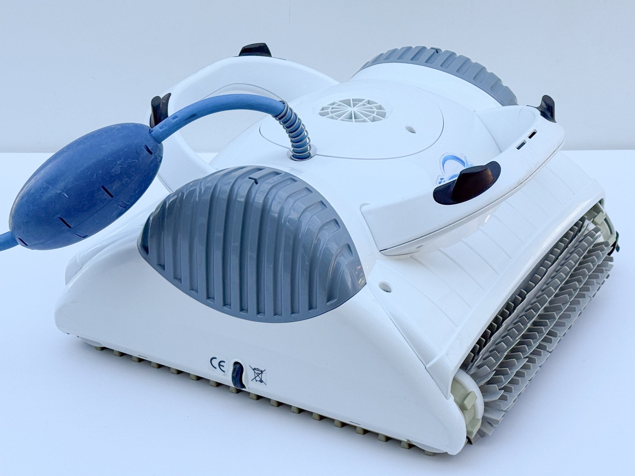 Dolphin Moby Pro Pool Robot